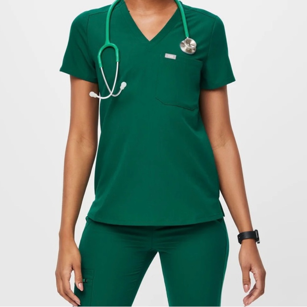 Catarina One-Pocket Scrub Top